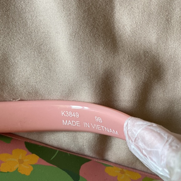 New Kate Spade #9 pink w/ bow and flowered platform flip flops. Never worn. - Picture 13 of 14